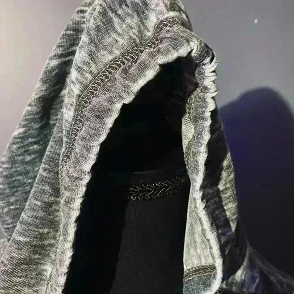 Disney Parks Walt Disney World Mickey Sweatshirt Hoodie Adult sz M EUC grey - Picture 3 of 4